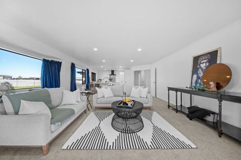 Photo of property in 1 Molesworth Street, Carterton, 5713