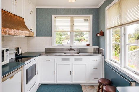 Photo of property in 4 Duna Place, Takaro, Palmerston North, 4412