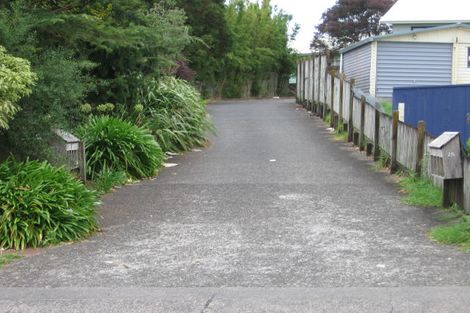 Photo of property in 4/27 Patts Avenue, Glendene, Auckland, 0602