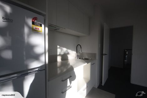 Photo of property in 3/104 East Coast Road, Forrest Hill, Auckland, 0620