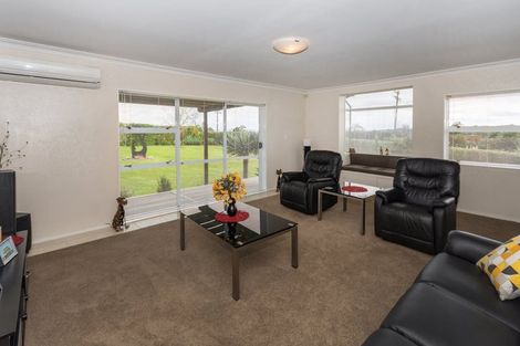 Photo of property in 140 Kaipara Road, Papakura, 2582