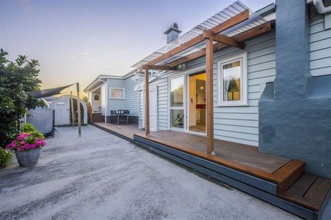 Photo of property in 3 Karaka Road, Kawakawa Bay, Papakura, 2585