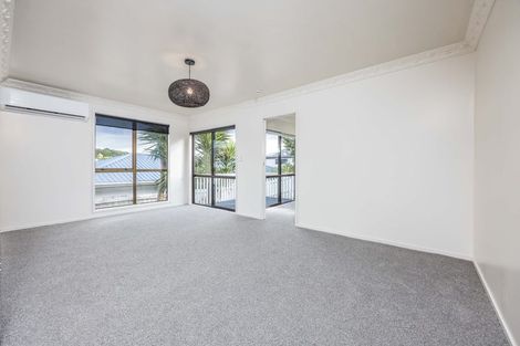 Photo of property in 15a Correa Court, Goodwood Heights, Auckland, 2105