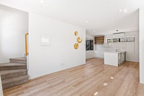 Photo of property in 4a Trengove Place, West Harbour, Auckland, 0618