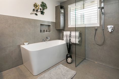 Photo of property in 11 San Pedro Place, Henderson, Auckland, 0612