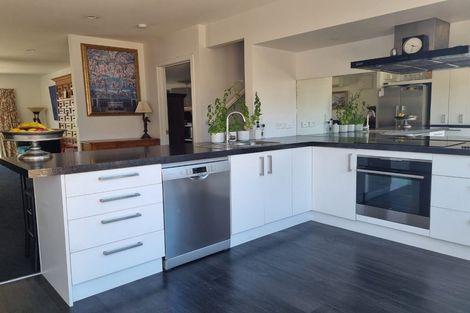Photo of property in 33 Searells Road, Strowan, Christchurch, 8052