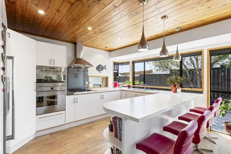 Photo of property in 98 Bleakhouse Road, Howick, Auckland, 2014