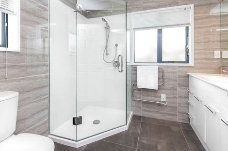 Photo of property in 201 Kilkenny Drive, East Tamaki Heights, Auckland, 2016