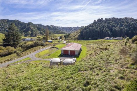 Photo of property in 2560 Rawhitiroa Road, Matemateaonga, Eltham, 4399