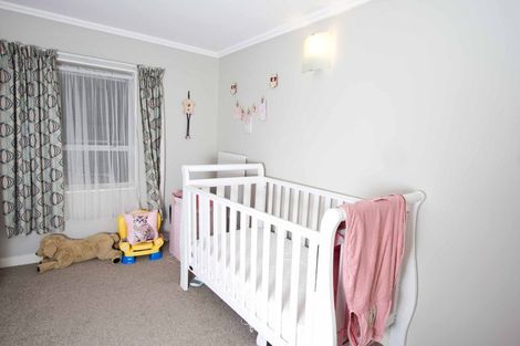 Photo of property in 59 Churton Drive, Churton Park, Wellington, 6037