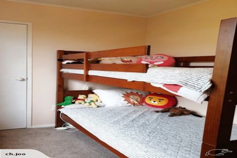 Photo of property in 3 Cassandra Grove, Totara Vale, Auckland, 0629