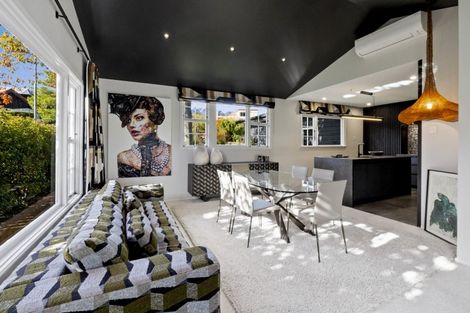 Photo of property in 11 Cedar Drive, Kelvin Heights, Queenstown, 9300