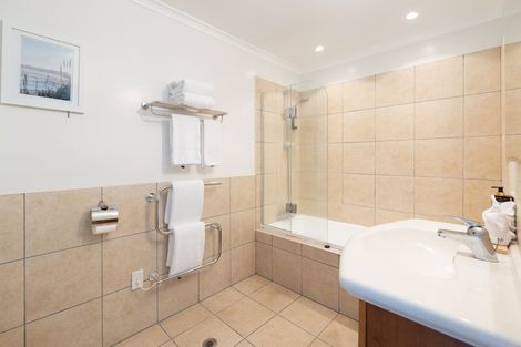 Photo of property in 204/136 Marine Parade, Mount Maunganui, 3116