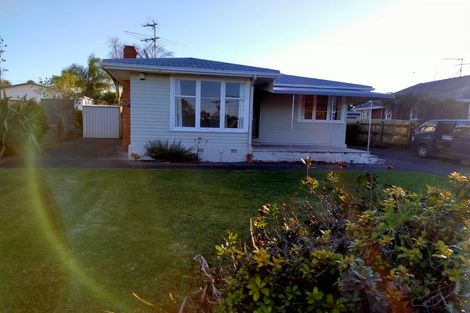 Photo of property in 7 Neil Avenue, Te Atatu Peninsula, Auckland, 0610