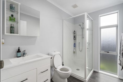 Photo of property in 58 Exeter Crescent, Takaro, Palmerston North, 4412