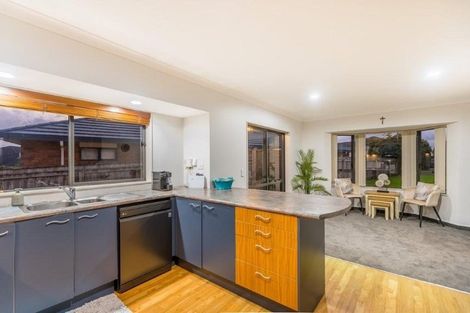 Photo of property in 6 Shearwater Rise, Paraparaumu Beach, Paraparaumu, 5032