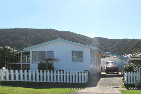 Photo of property in 8 Manutuke Street, Wainuiomata, Lower Hutt, 5014