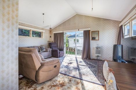 Photo of property in 141 Newlands Road, Newlands, Wellington, 6037