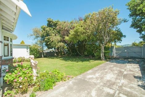Photo of property in 24 Ludlam Crescent, Woburn, Lower Hutt, 5010