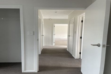 Photo of property in 2/33 Halberg Street, Glenfield, Auckland, 0629