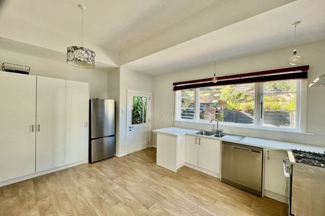 Photo of property in 16 Woburn Road, Northland, Wellington, 6012