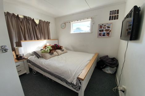 Photo of property in 32 Cutler Street, New Lynn, Auckland, 0600