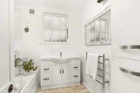 Photo of property in 66 Eden Street, Island Bay, Wellington, 6023