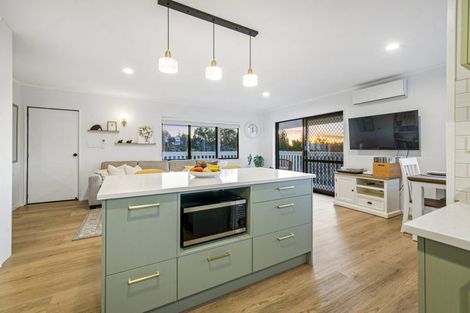 Photo of property in 10 Emery Grove, Bayview, Auckland, 0629