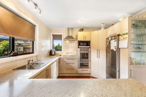 Photo of property in 11 Cleveland Heights, Kelvin Grove, Palmerston North, 4414