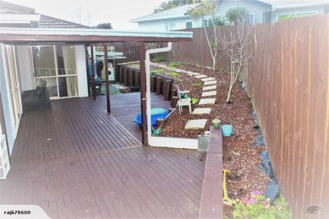 Photo of property in 1/49 Sungrove Rise, Sunnyvale, Auckland, 0612