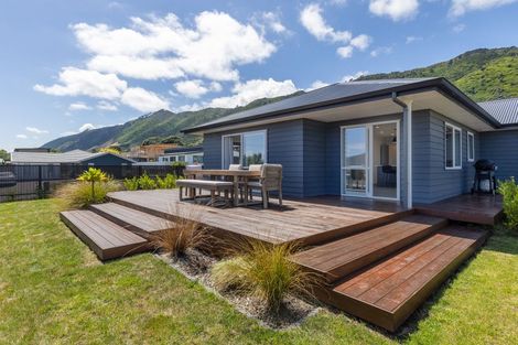 Photo of property in 11 Karearea Avenue, Waikanae, 5036