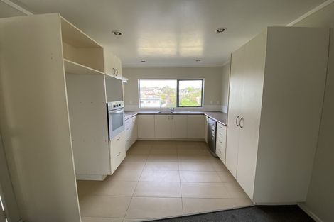 Photo of property in 25 Ginders Drive, Massey, Auckland, 0614