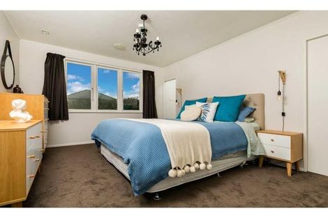 Photo of property in 100 Lincoln Park Avenue, Massey, Auckland, 0614