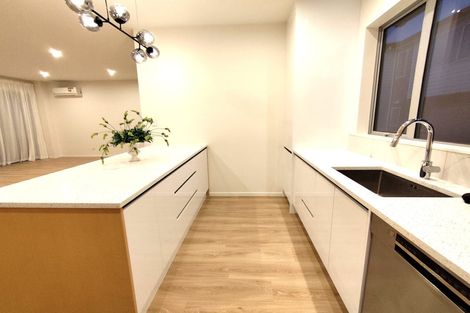 Photo of property in 24 Vanbrugh Place, Bucklands Beach, Auckland, 2014