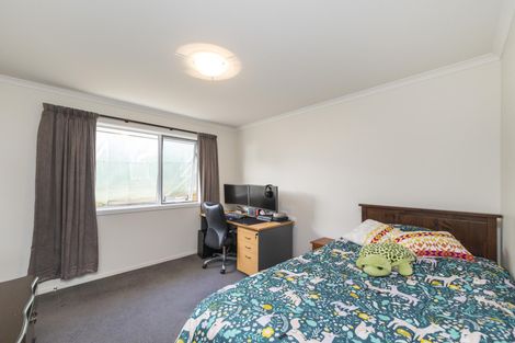Photo of property in 28 Galea Grove, Kelvin Grove, Palmerston North, 4414