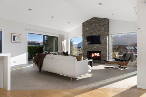 Photo of property in 4 Kinross Lane, Jacks Point, Queenstown, 9371
