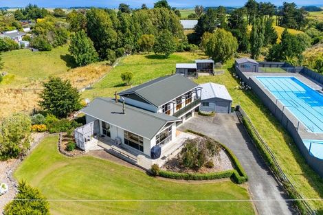 Photo of property in 35 Weraroa Road, Waverley, 4510