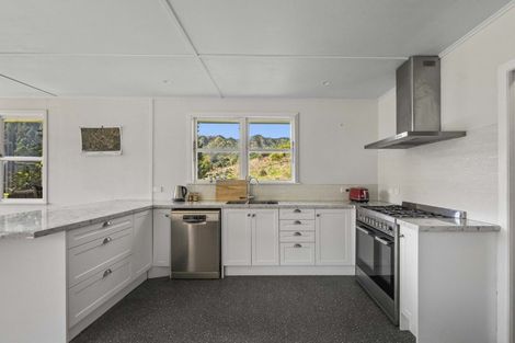 Photo of property in 2560 Rawhitiroa Road, Matemateaonga, Eltham, 4399