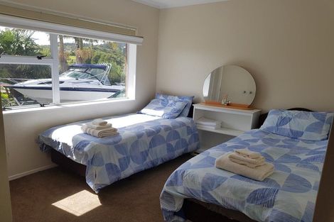 Photo of property in 140 Kaipara Road, Papakura, 2582