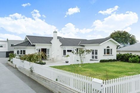 Photo of property in 55 Lake Crescent, Hamilton Lake, Hamilton, 3204
