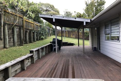 Photo of property in 37 Trias Road, Totara Vale, Auckland, 0629
