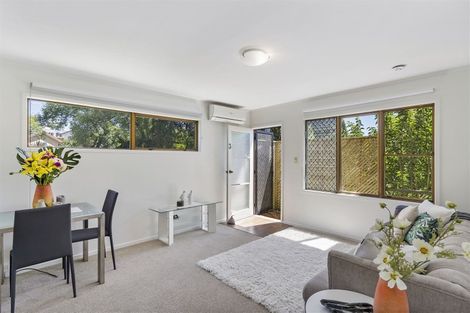 Photo of property in 3/9 Fuchsia Place, Birkdale, Auckland, 0626