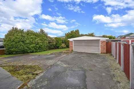 Photo of property in 73 Macandrew Road, South Dunedin, Dunedin, 9012