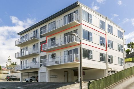 Photo of property in 32u4 Akaroa Drive, Maupuia, Wellington, 6022