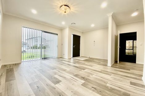 Photo of property in 5 Cloonlyon Drive, Flat Bush, Auckland, 2019