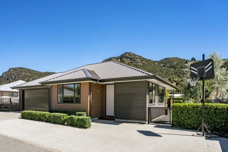 Photo of property in 12 Warbler Lane, Albert Town, Wanaka, 9305