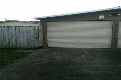Photo of property in 17 Huruhuru Road, Massey, Auckland, 0614