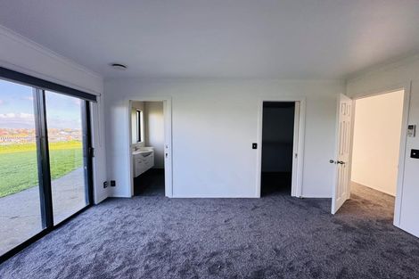 Photo of property in 69 Royal Oak Drive, Kelvin Grove, Palmerston North, 4414