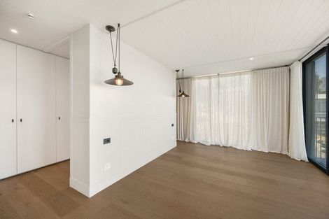 Photo of property in 66 Cedar Drive, Kelvin Heights, Queenstown, 9300