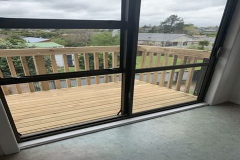 Photo of property in 24 Neil Avenue, Te Atatu Peninsula, Auckland, 0610